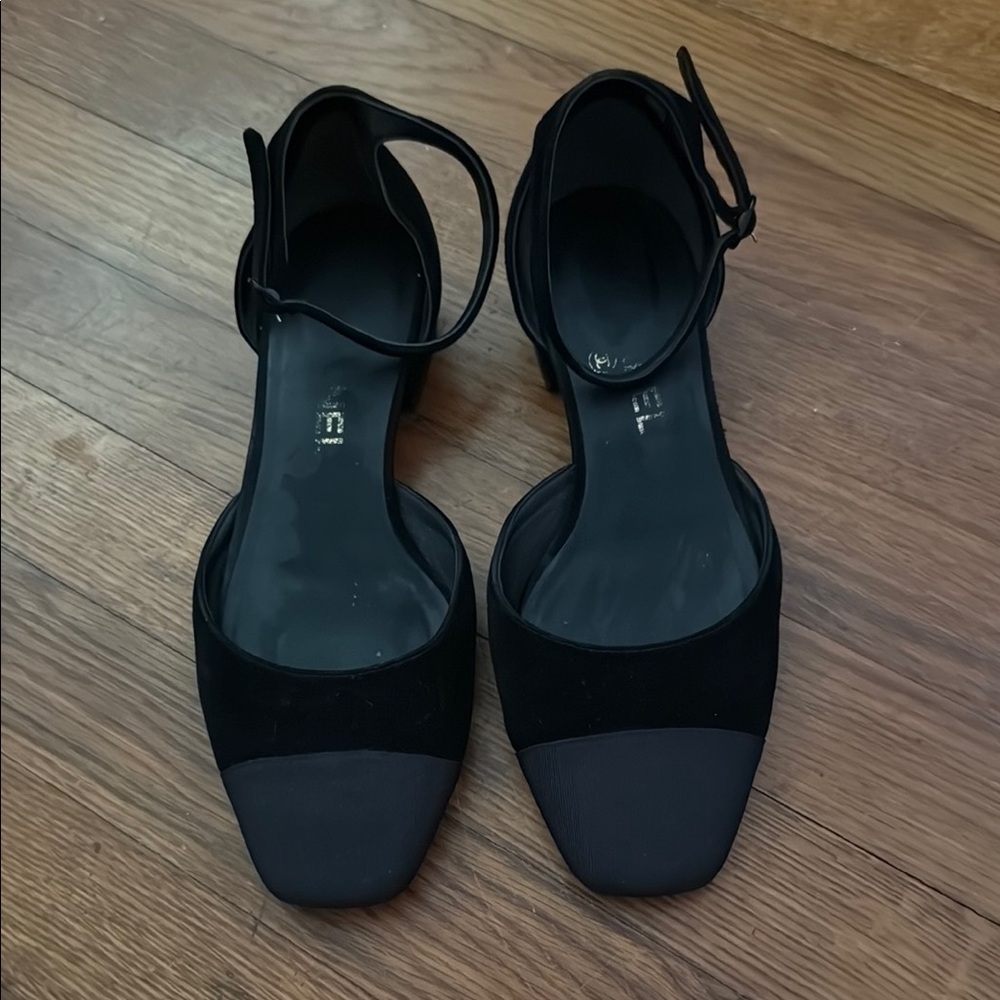 CHANEL Black Heels Elegant Design